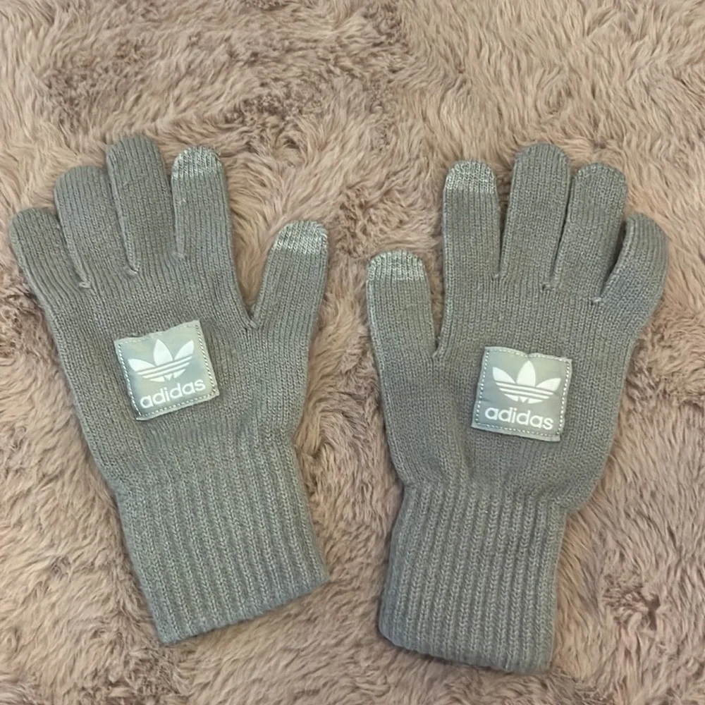 Adidas gray mittens gloves from Adidas Milan, Italy store excellent condition S​